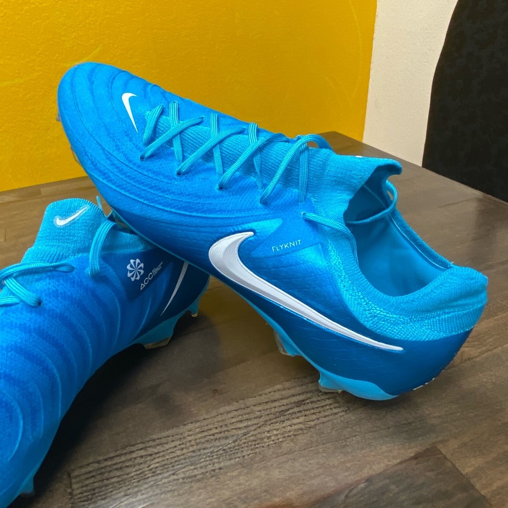 Nike Flyknit Bright Blue Cleats soccer shoes 11.5 men